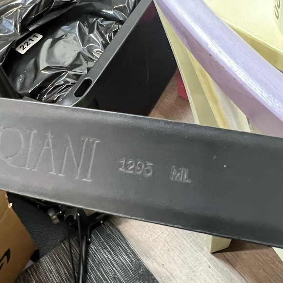 CIPRIANI Women’s Genuine Leather Belt Size M/L Metal Clasp Hook Black Belt EUC main image 6